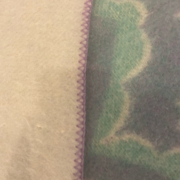 Vintage all wool reversible blanket. 80” x 70”. Excellent condition - Picture 4 of 7